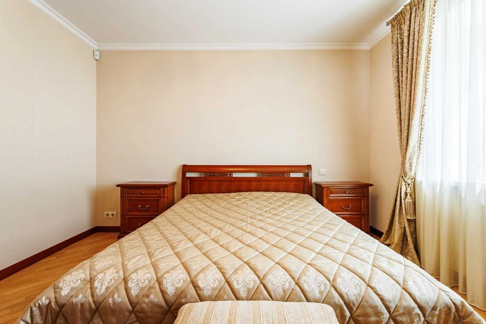 Продаж 2-кімнатноії квартири 90м2 7й поверх Драгоманова 15-а