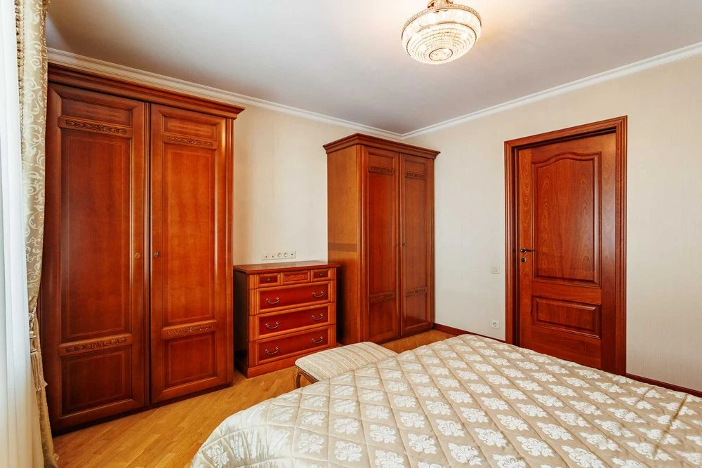 Продаж 2-кімнатноії квартири 90м2 7й поверх Драгоманова 15-а