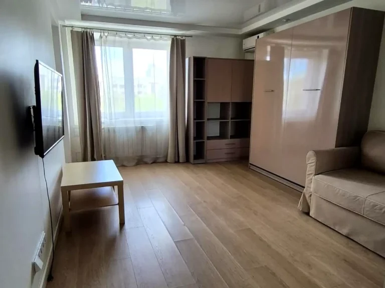 Оренда квартири 1-кімн. 40 м² 4/5 пов.