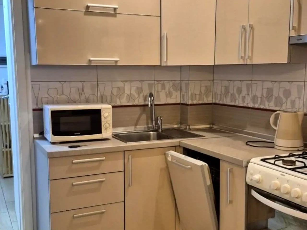Оренда квартири 1-кімн. 40 м² 4/5 пов.