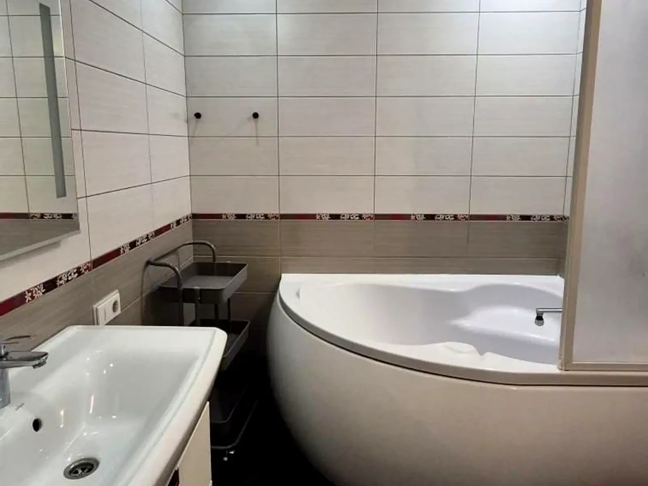 Оренда квартири 1-кімн. 40 м² 4/5 пов.