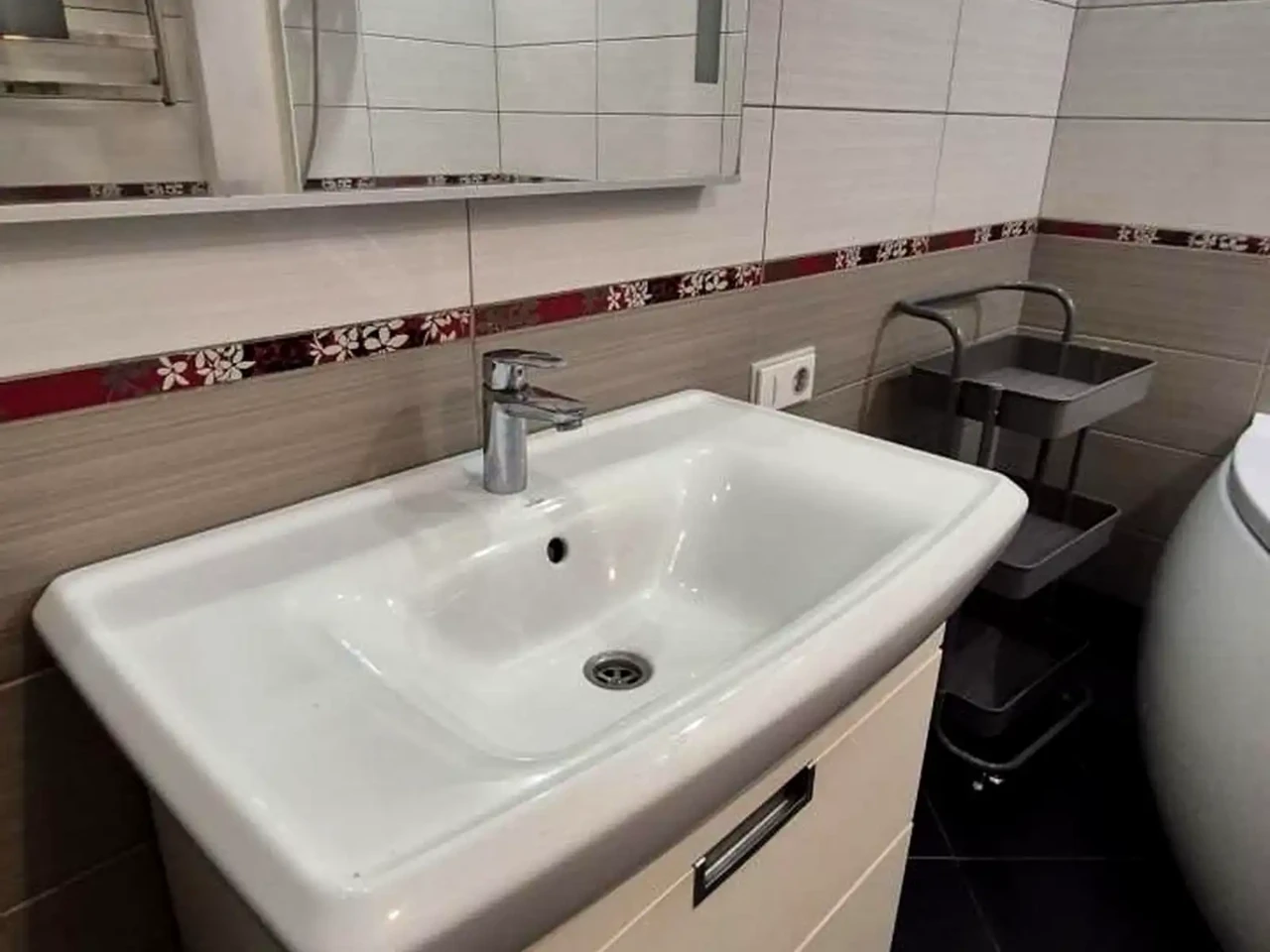 Оренда квартири 1-кімн. 40 м² 4/5 пов.