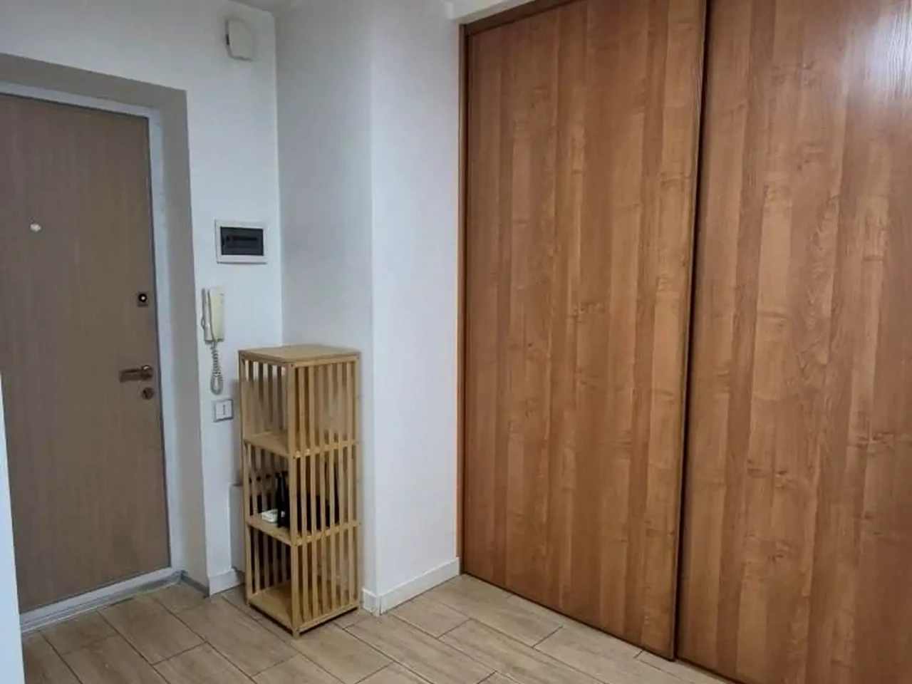 Оренда квартири 1-кімн. 40 м² 4/5 пов.