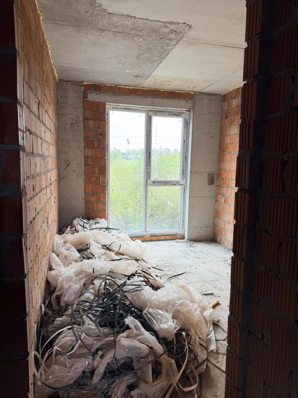 Без комісії!! Продаж 1кім. квартира 39м.кв вул. Морозна - Си