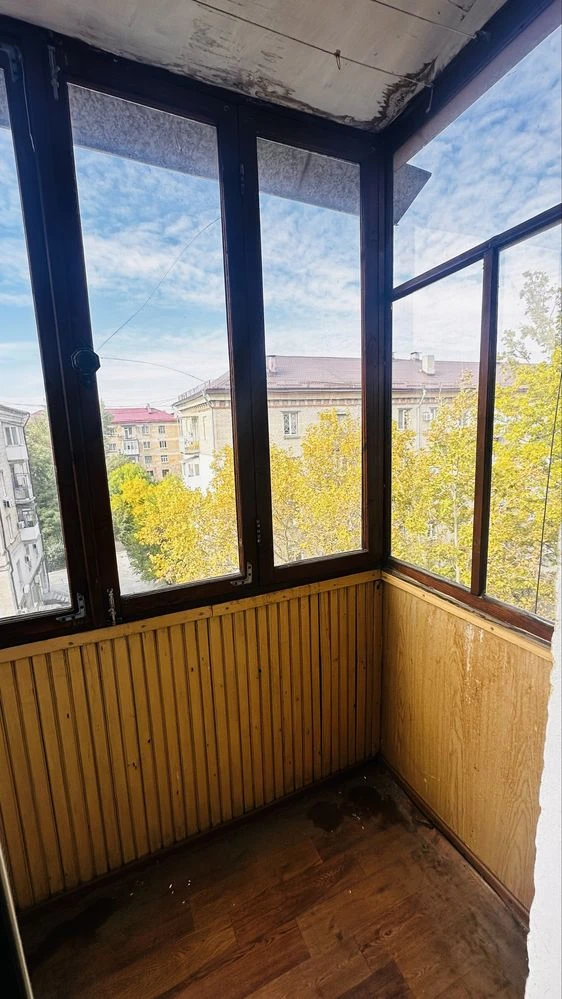 у Продажу 2-кімнатна квартира 54 м², 5/5, центр Дніпра біля