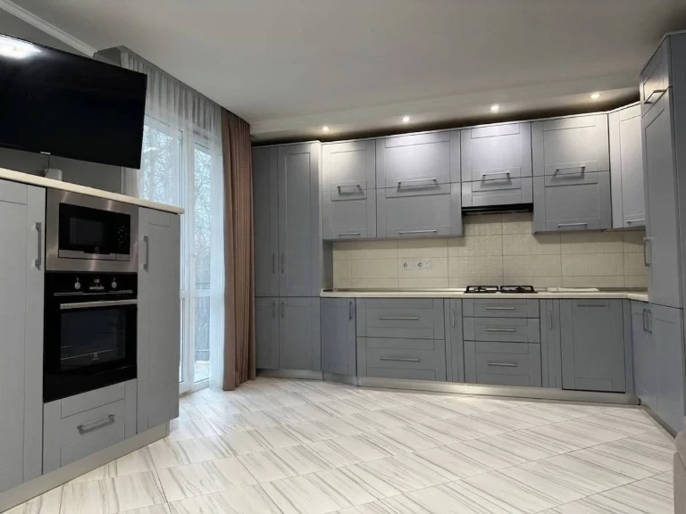 Продам двокімнатну квартиру в центрі міста|Ірпінь|Площа 77,3