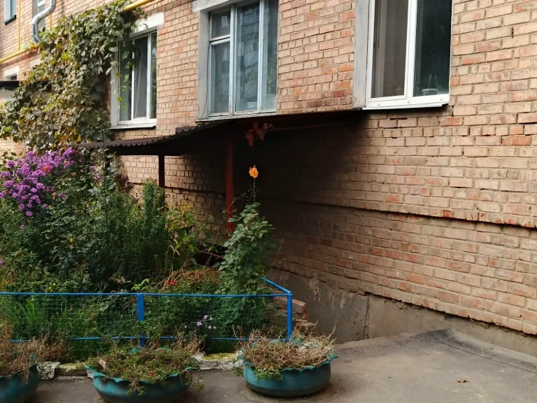Продаж квартири 3-кімн. 60.2 м² 1/5 пов.