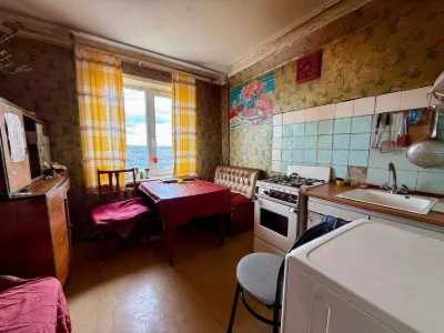 Продам 2х комнатную квартиру в Днепровском районе.