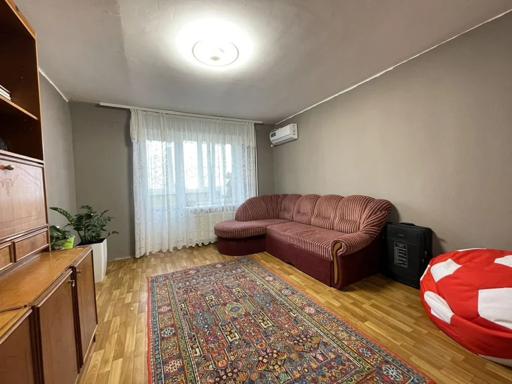 Продам 3-кімнатну квартиру (р-н Жадова)