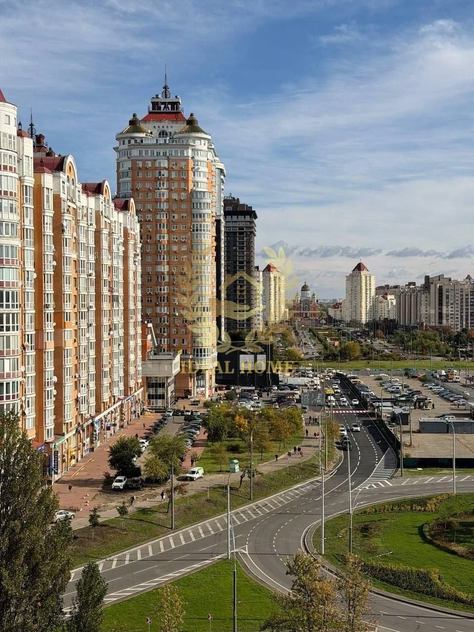 Продається 4-кімнатна затишна квартира по вулиці Левка Лукян
