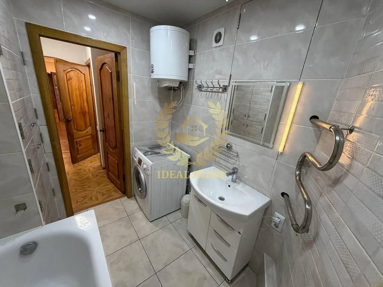 Продається 4-кімнатна затишна квартира по вулиці Левка Лукян
