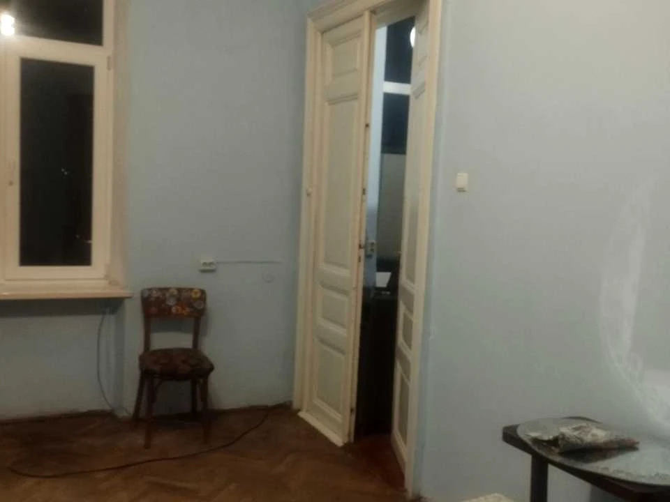 Квартира. Чернівці, Головна вул.