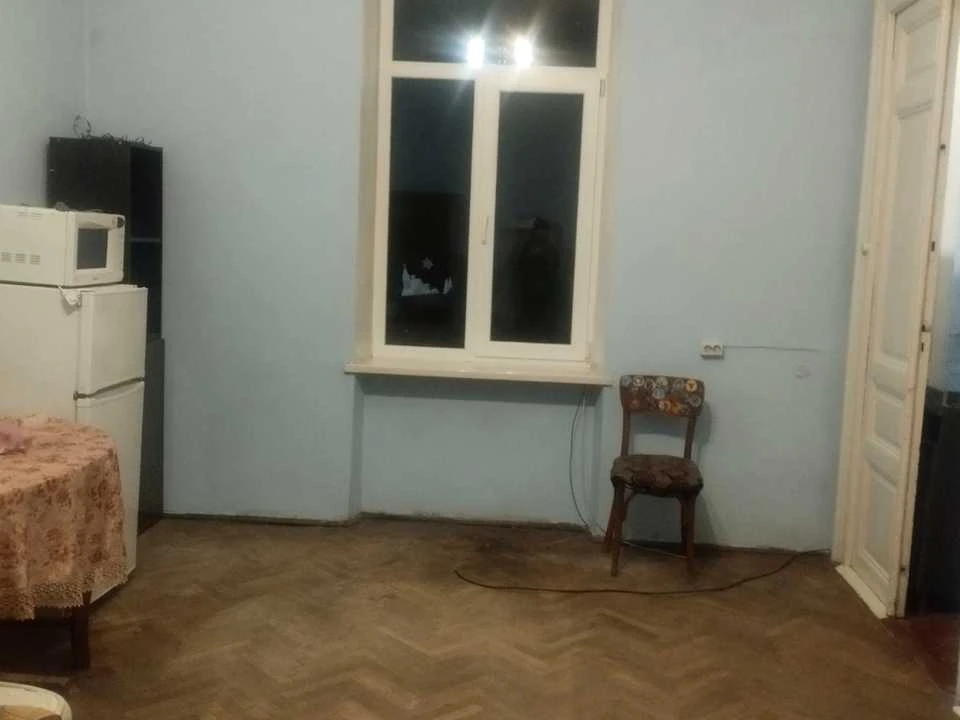 Квартира. Чернівці, Головна вул.