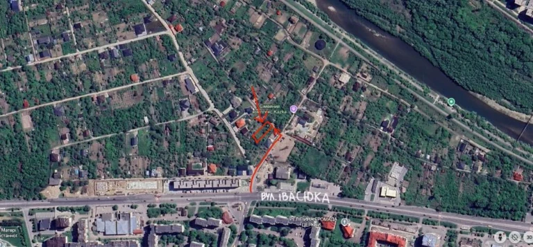 Продам дачну ділянку по вул.Івасюка. 100м від річки! Від вла