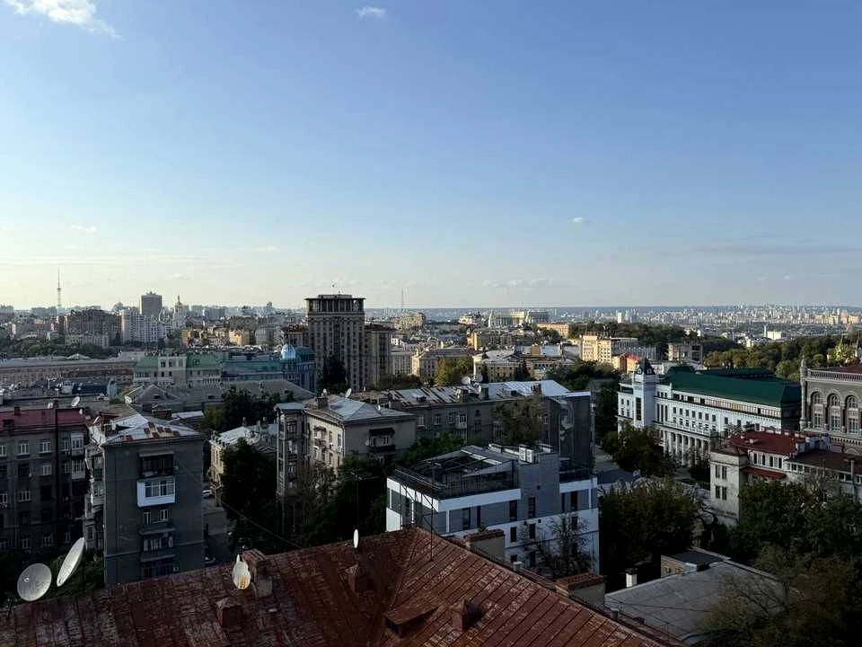 Квартира. Київ, Інститутська вул.