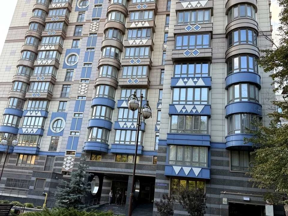 Квартира. Київ, Інститутська вул.