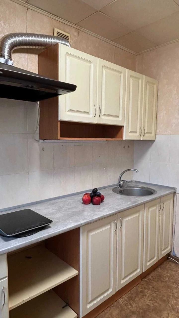 Продаж теплоі 1 кім.квартири, вул. Новаторів 10, цегляний бу