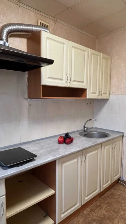 Продаж теплоі 1 кім.квартири, вул. Новаторів 10, цегляний бу