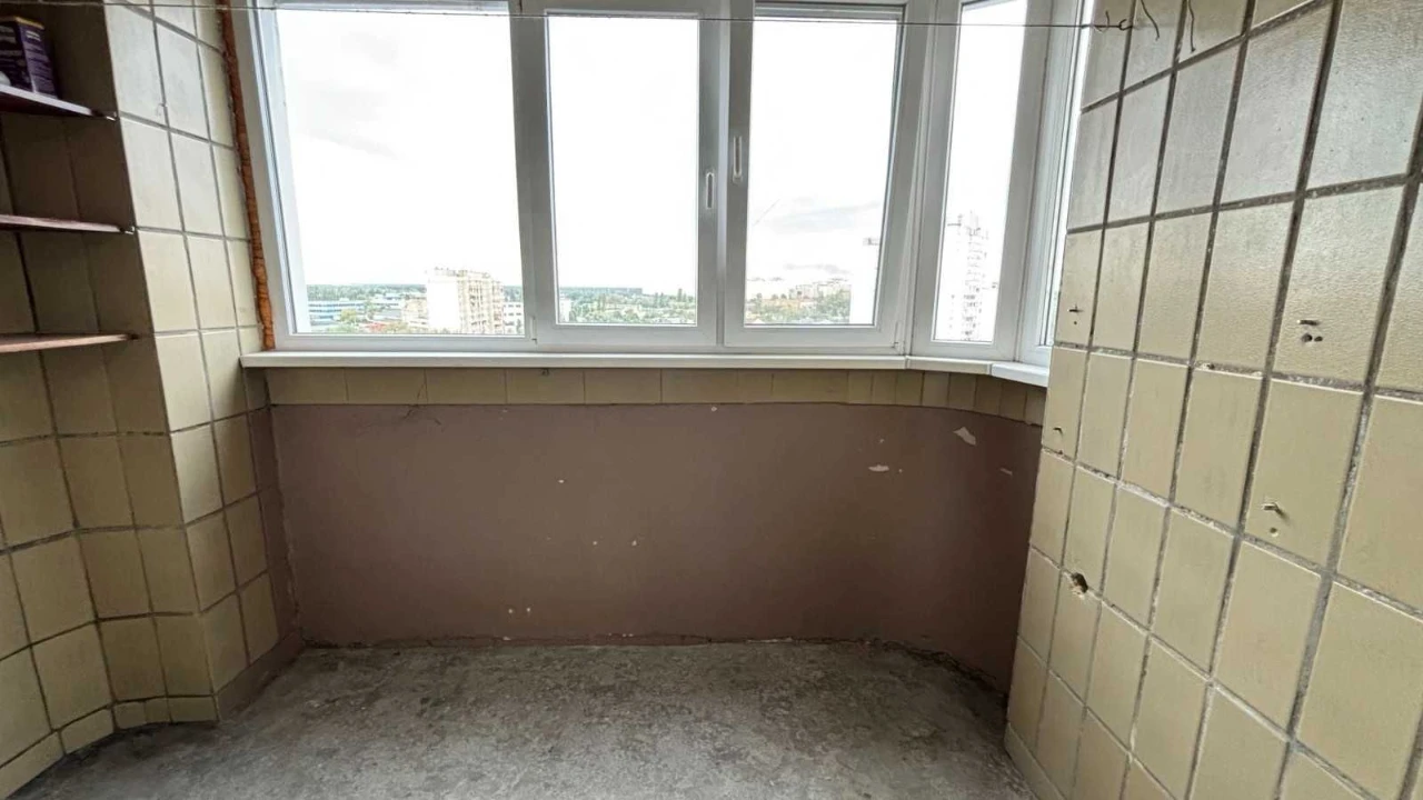 Продаж теплоі 1 кім.квартири, вул. Новаторів 10, цегляний бу