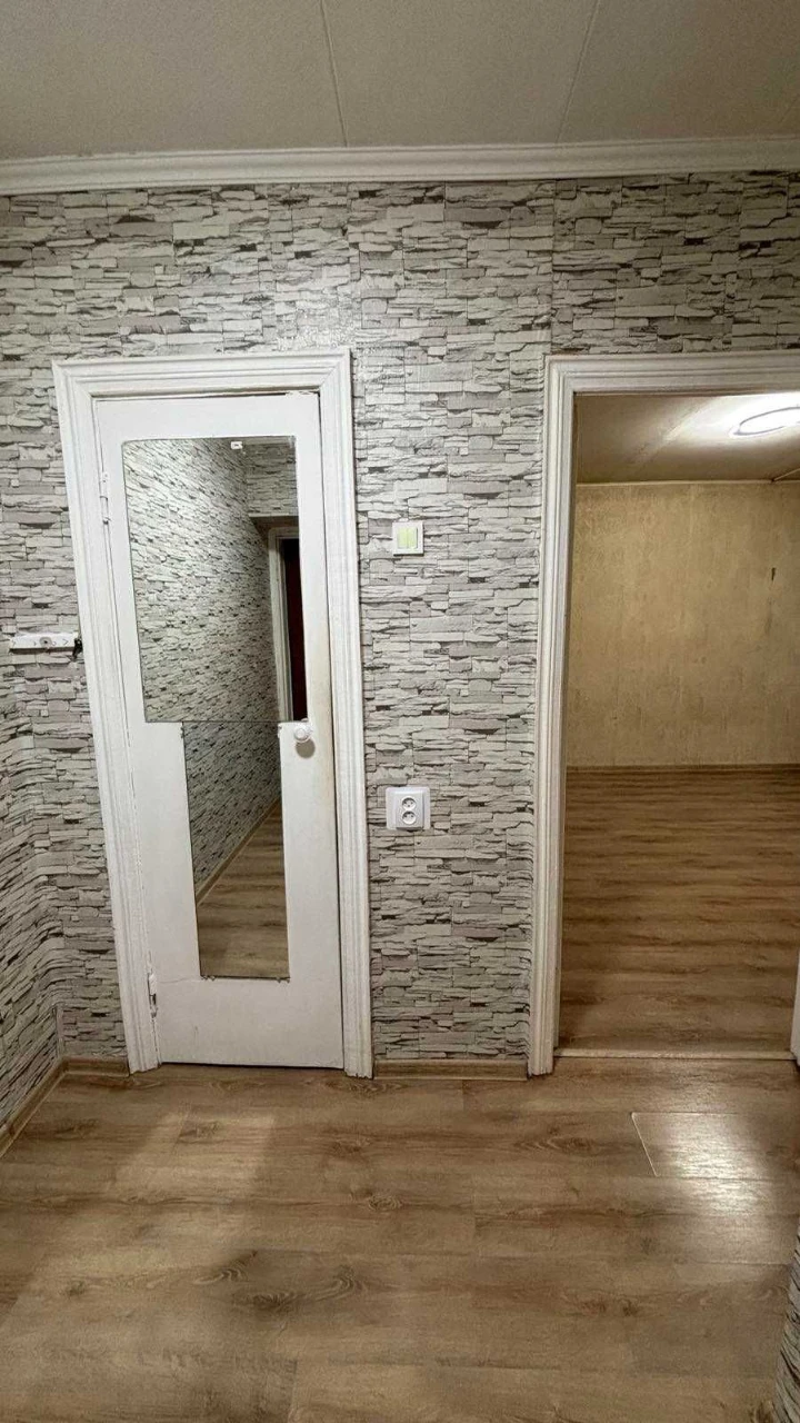 Продаж теплоі 1 кім.квартири, вул. Новаторів 10, цегляний бу