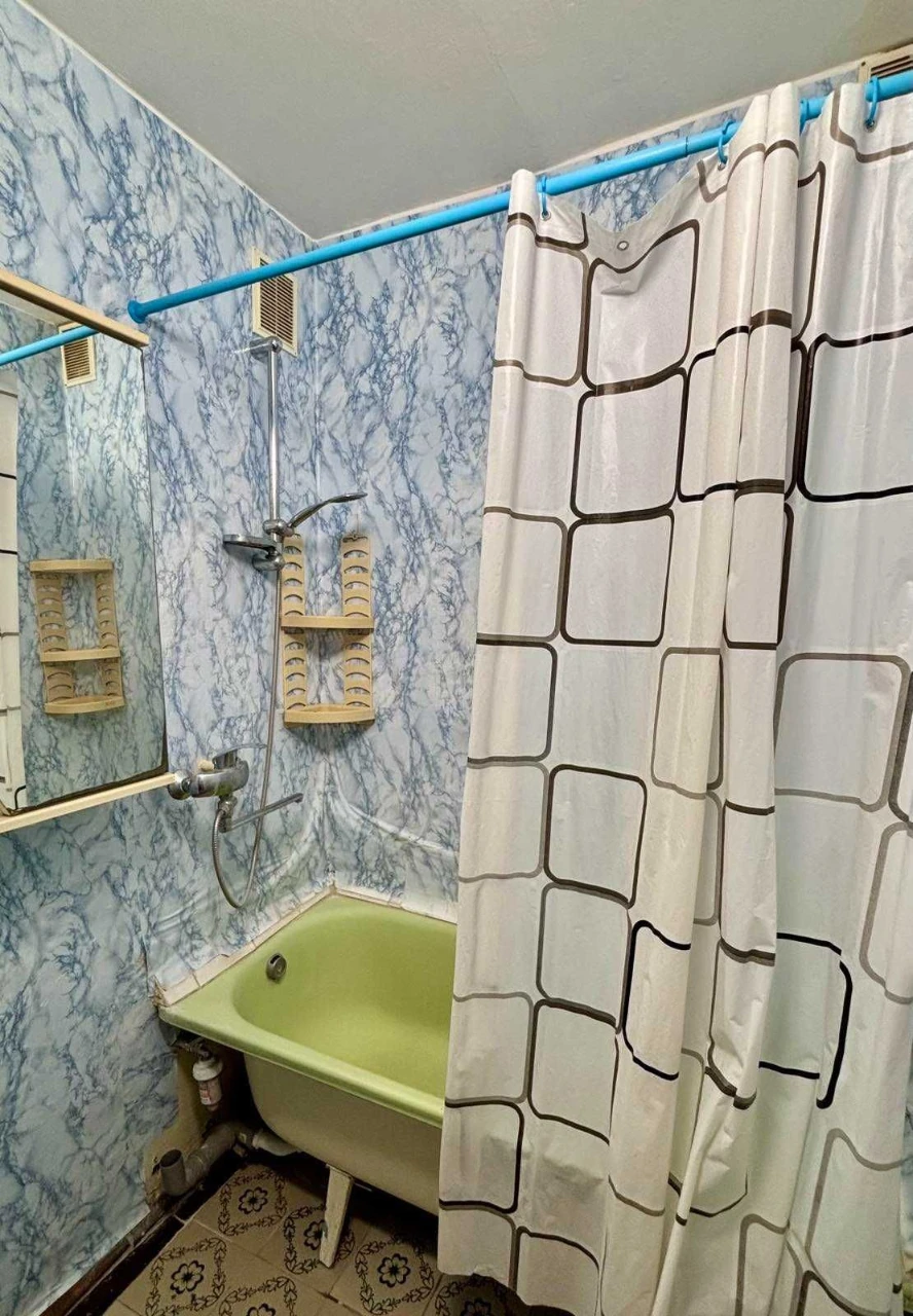 Продаж теплоі 1 кім.квартири, вул. Новаторів 10, цегляний бу