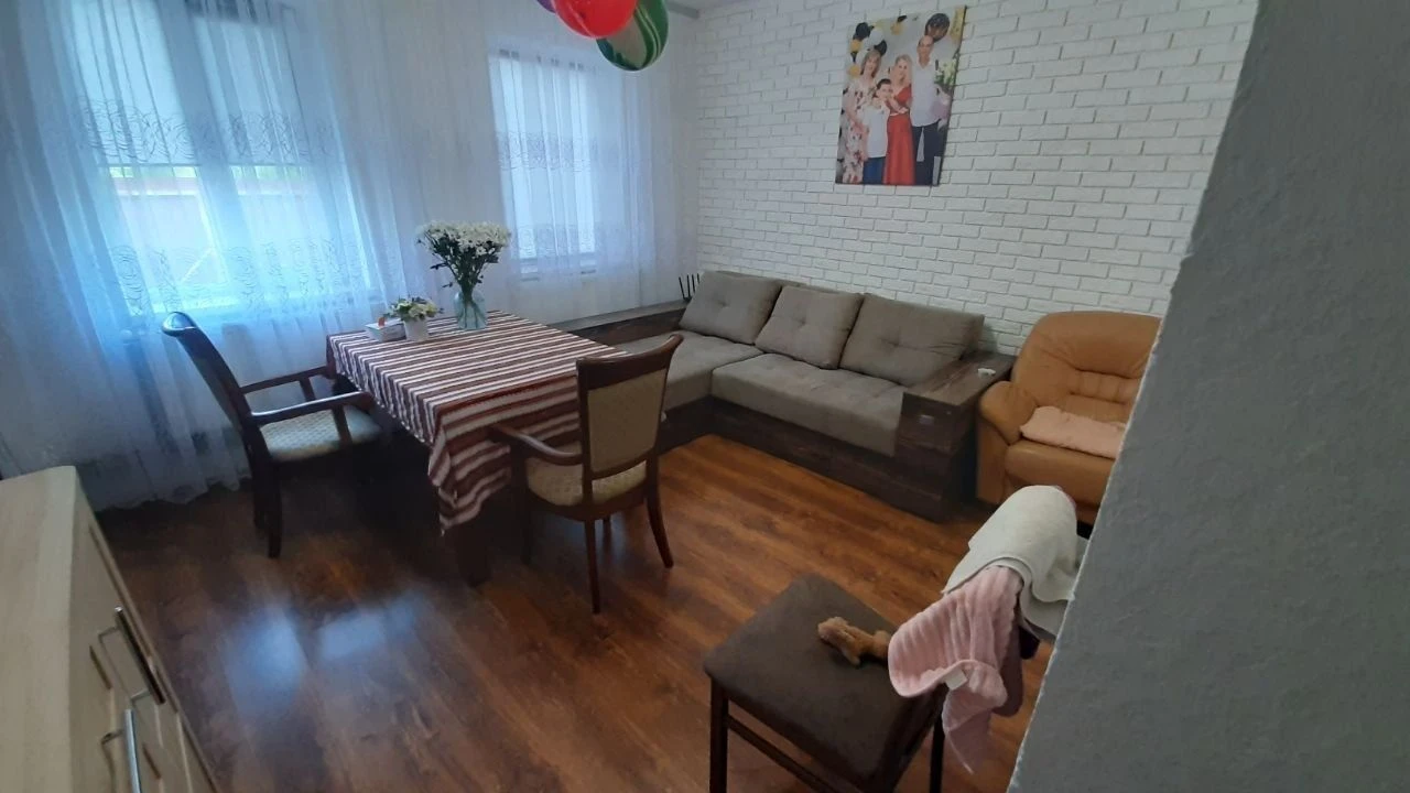 Продам частину  будинку