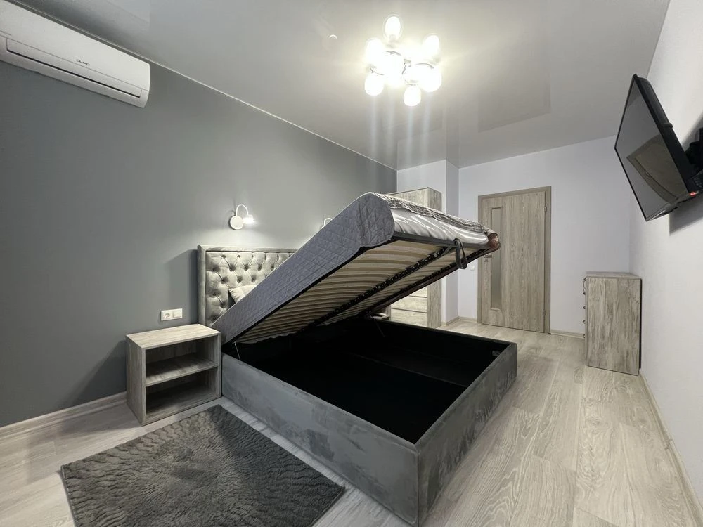 Оренда 1-кім 45 м² с ремонтом Правды 41г ЖК Варшавский кварт