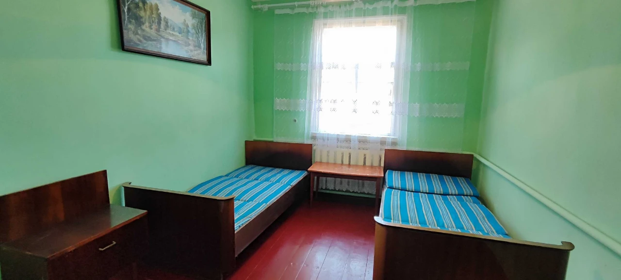 Продається одноповерховий цегляний будинок земельною ділянко