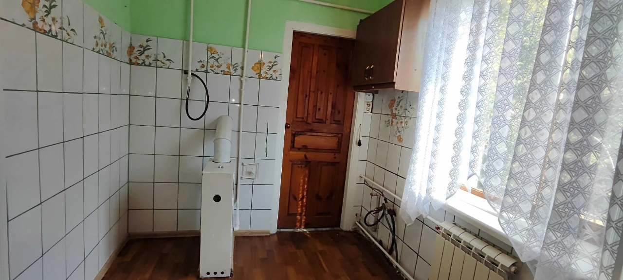 Продається одноповерховий цегляний будинок земельною ділянко