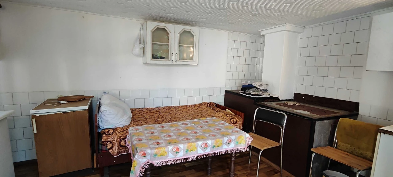 Продається одноповерховий цегляний будинок земельною ділянко