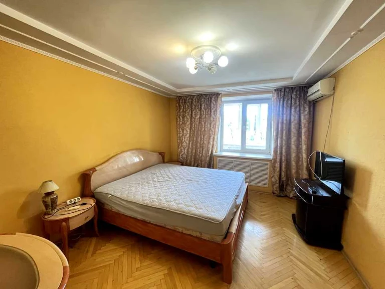 Квартира. Київ, Жилянська вул.