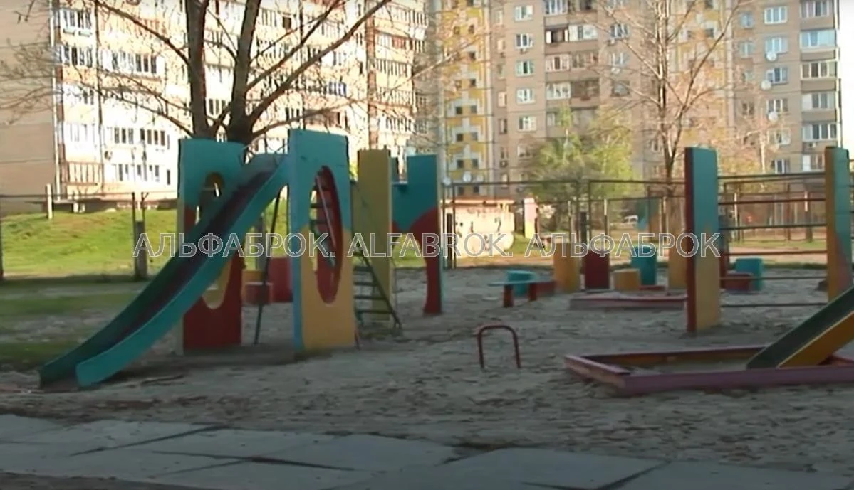 вул. Рональда Рейгана, 30А, Деснянський район, орієнтир Троє