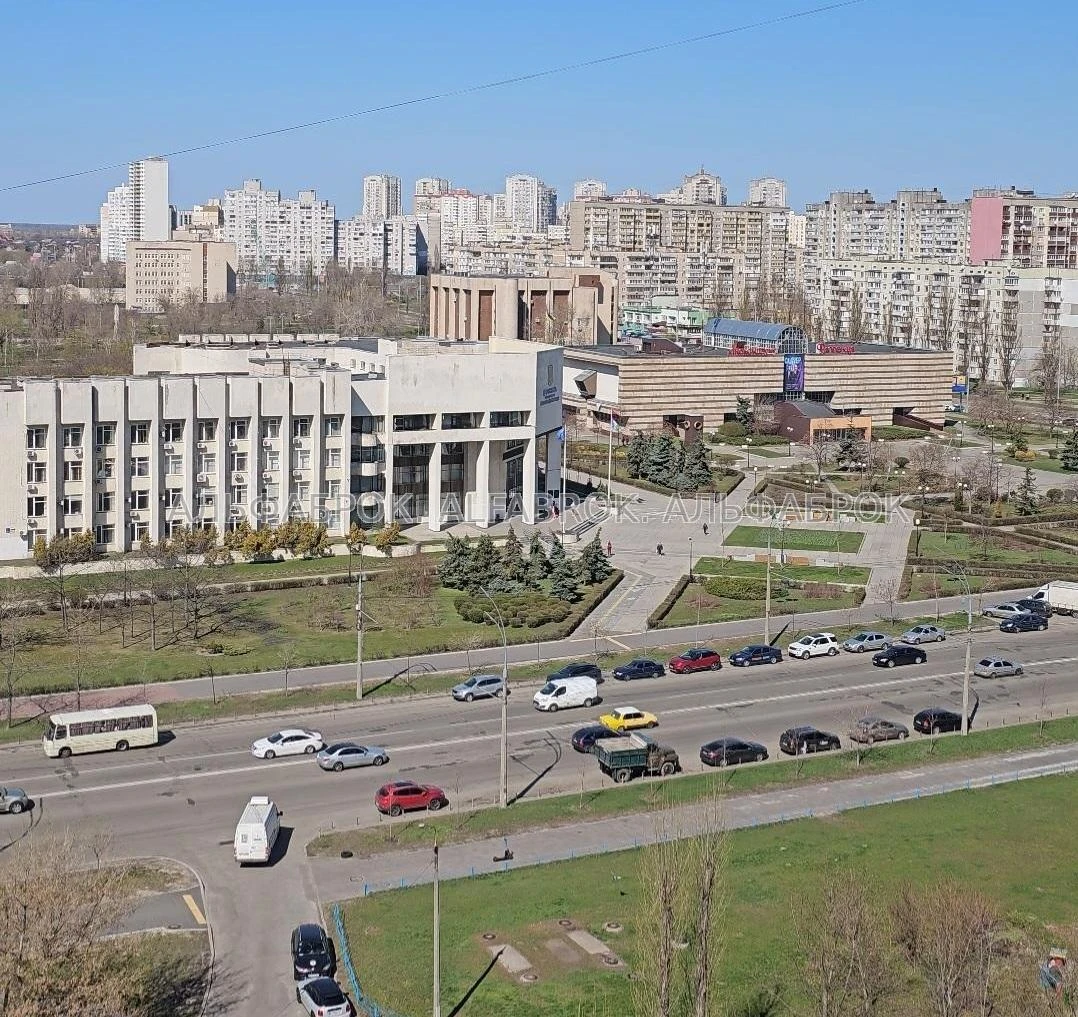 вул. Рональда Рейгана, 30А, Деснянський район, орієнтир Троє