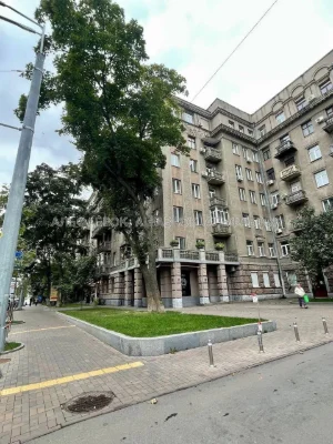 вул. Пирогова, 2, Шевченківський район, орієнтир Центр