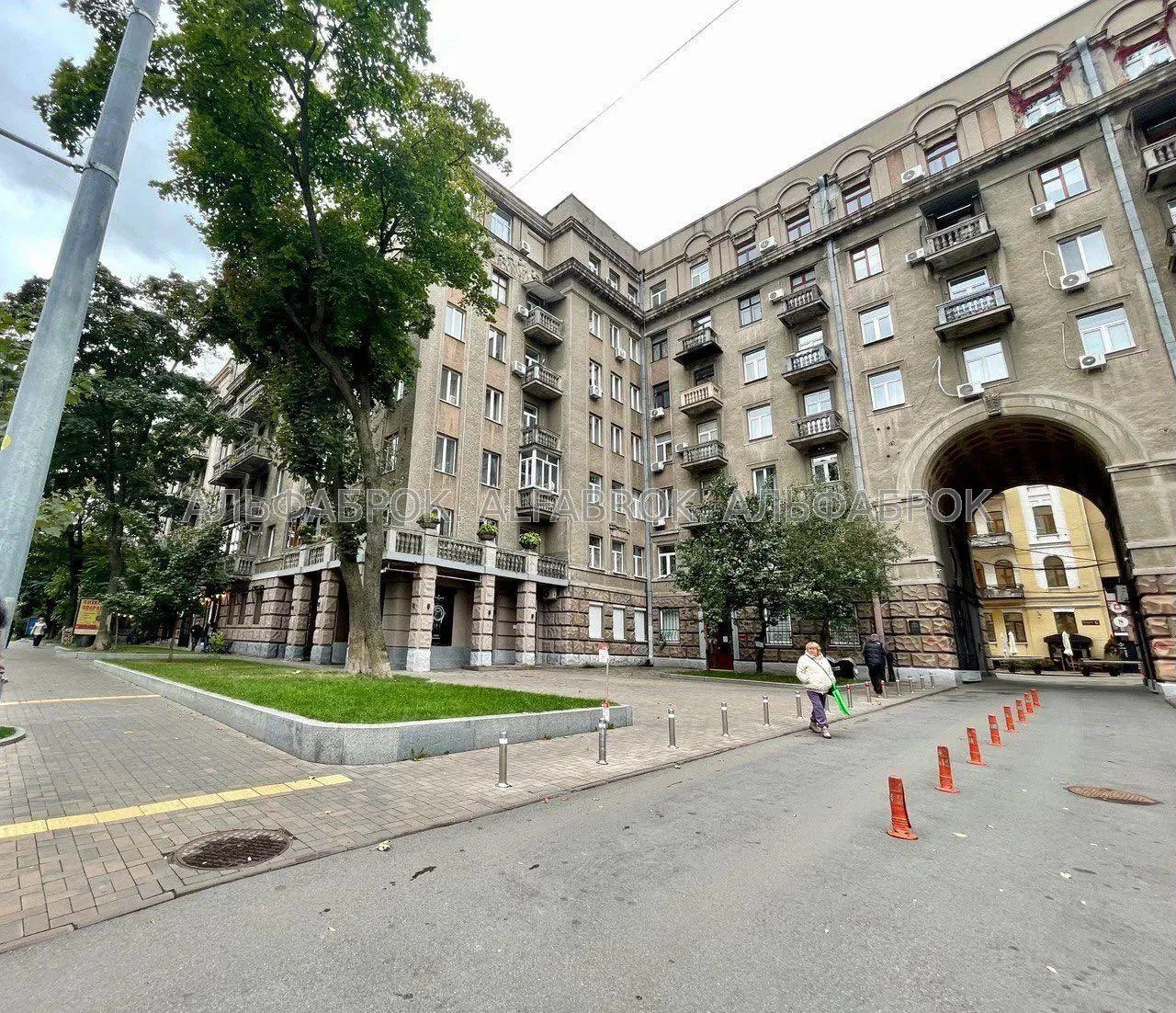 вул. Пирогова, 2, Шевченківський район, орієнтир Центр