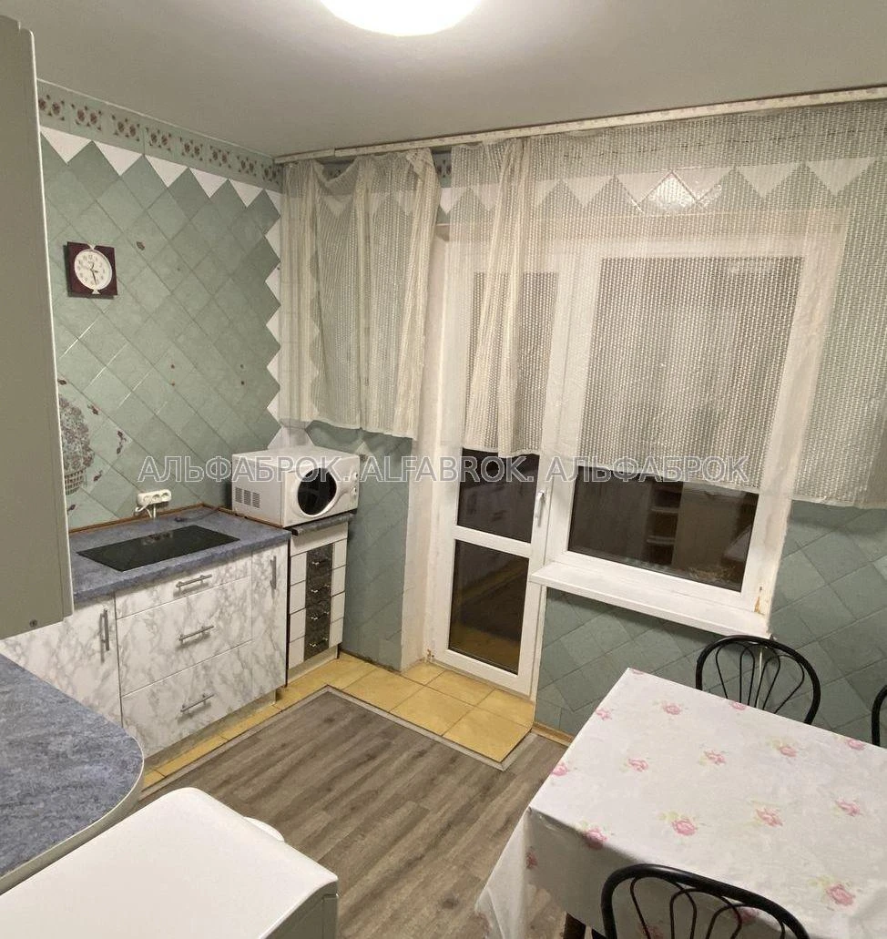 вул. Ревуцького, Дарницький район, орієнтир Харківський маси