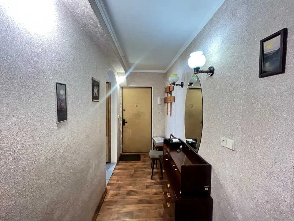 Квартира. Київ, Героїв полку "Азов" вул.