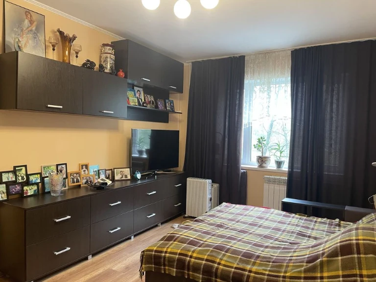 Продаж 1 кім.кв. вул.Прирічна , 27в