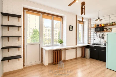 WITHOUT % Metro Pecherska 3 minutes walk Neat studio with renovation