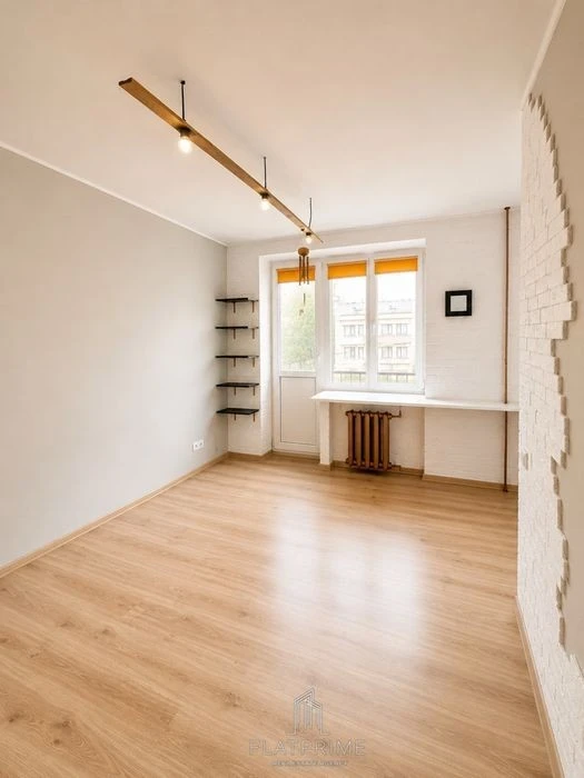 WITHOUT % Metro Pecherska 3 minutes walk Neat studio with renovation