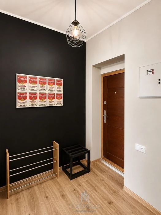 WITHOUT % Metro Pecherska 3 minutes walk Neat studio with renovation