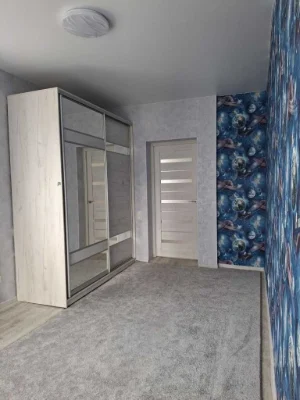 Продам частину будинку з гаражем у центральній частині міста