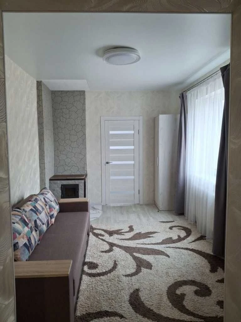 Продам частину будинку з гаражем у центральній частині міста