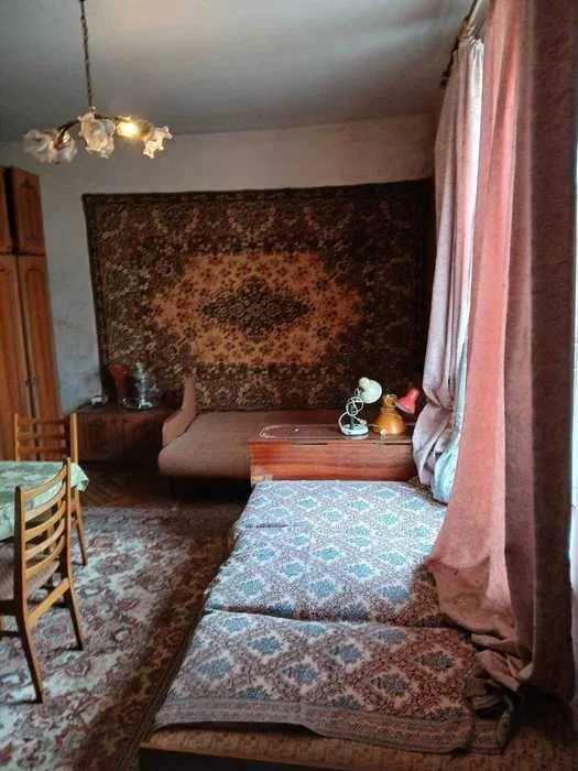 Продаж просторої квартири в ближньому центрі