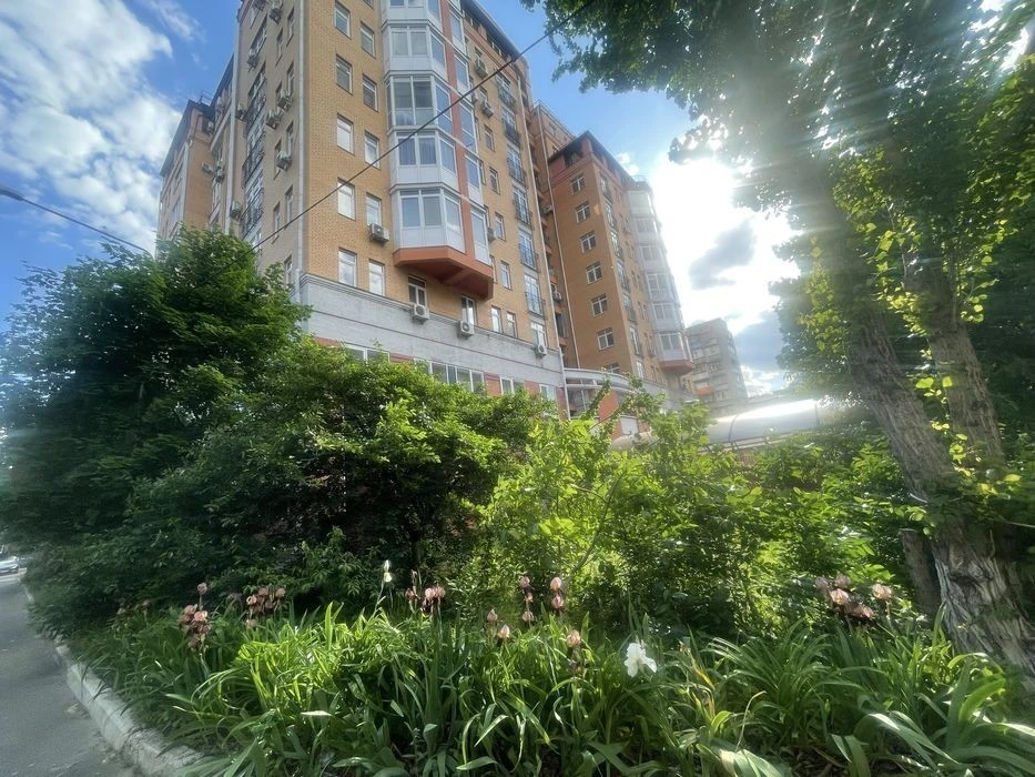 Center, Podil, Pochaininskaya 70 4-room apartment Remont Inver