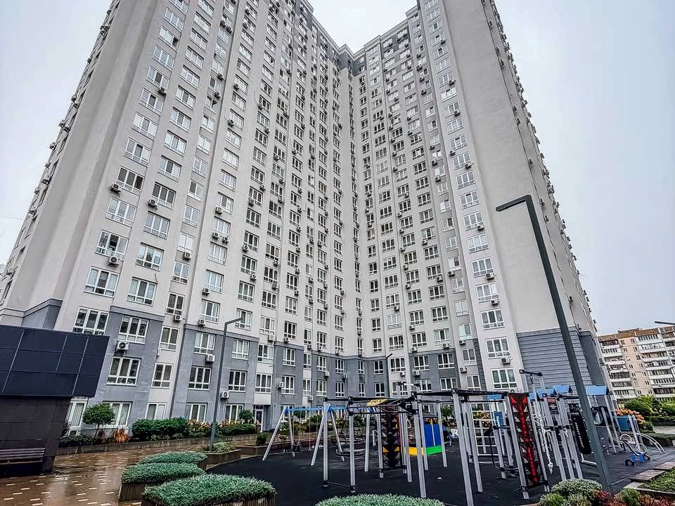 Квартира. Київ, Драгоманова вул.