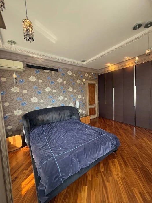 Center, Podil, Pochaininskaya 70 4-room apartment Remont Inver
