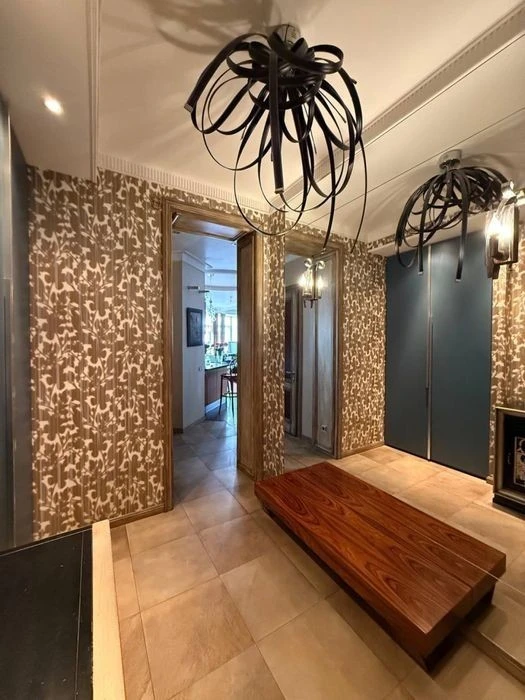 Center, Podil, Pochaininskaya 70 4-room apartment Remont Inver