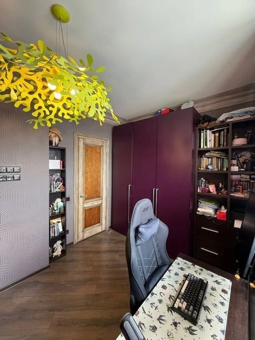 Center, Podil, Pochaininskaya 70 4-room apartment Remont Inver