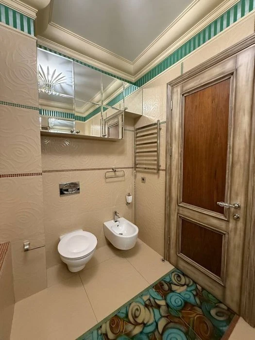 Center, Podil, Pochaininskaya 70 4-room apartment Remont Inver